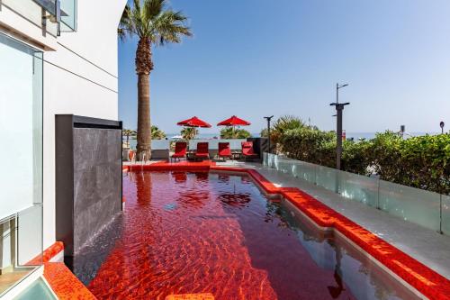 Bazén v ubytování Kriti Beach Hotel nebo v jeho okolí