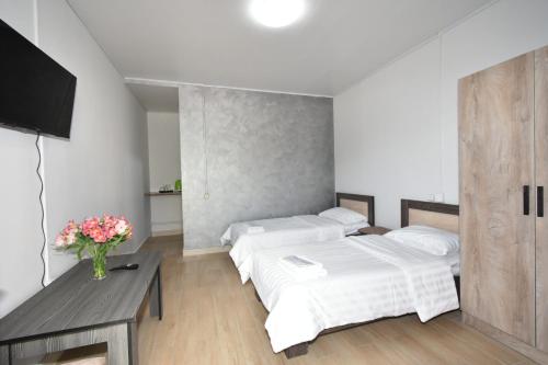Fotografie z fotogalerie ubytování Runway Rooms v destinaci Zvartnots International Airport