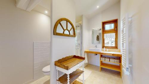 a white bathroom with a sink and a toilet at Le Tinailler Grand Standing au Cœur des Vignes in Prissé