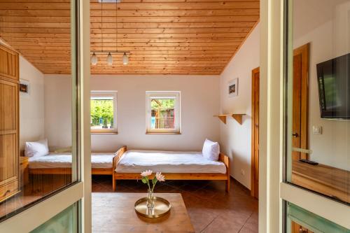 a room with two beds and a table at Domki Pogorzelica in Pogorzelica