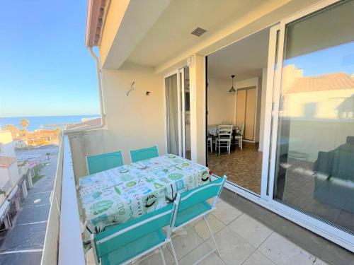 AGREABLE STUDIO CABINE DONNANT SUR TERRASSE AVEC VUE MER