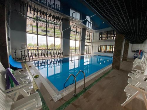 Bazén v ubytování Reda City Apartament Bronowicka nebo v jeho okolí