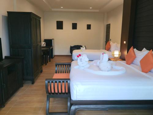Ένα ή περισσότερα κρεβάτια σε δωμάτιο στο Blue Palm Residence Kata