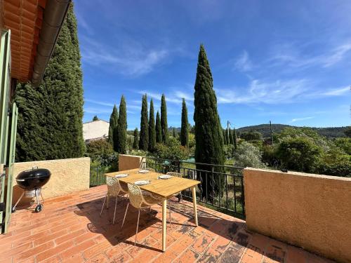 La Dolce Vita Haut de villa avec jardin terrasse barbecue babyfoot parking entre Aix et Marseille
