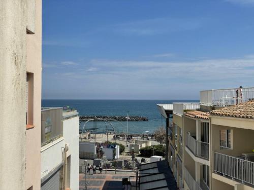 STUDIO MEZZANINE PROCHE DE LA MER ET COMMERCES