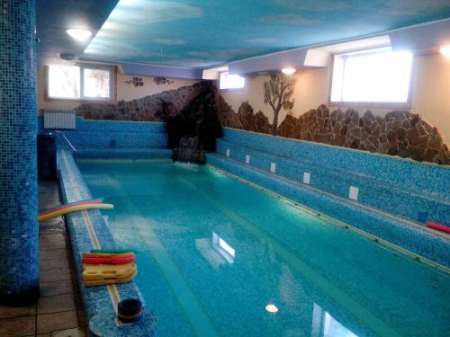 a large swimming pool in a building at Hostel Mnogoborets F. Klub in Odesa