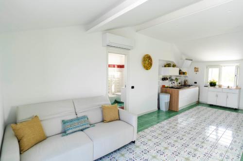 Nhà bếp/bếp nhỏ tại House of Poseidon - Luxury Suite