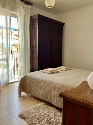 a bedroom with a bed and a large window at Casa Vintage in Alassio