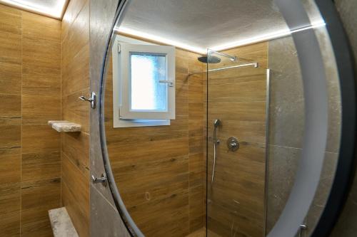 Bilik mandi di Estia House