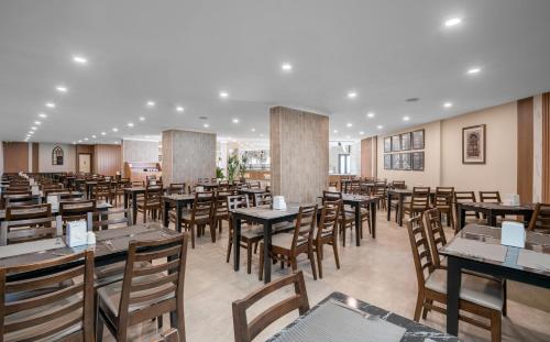 a restaurant with tables and chairs in a room at Sun Heaven Queen in Alanya