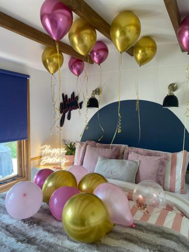 Gallery image of Hidden Gem Luxury Shepherd Hut - Pea Pod in Wimbish