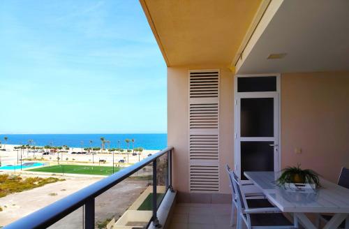 Mar y Sal 8, 1º Línea de playa, 2 hab, terraza con vistas al mar y garaje