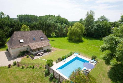 Photo de la galerie de l'établissement Maison périgourdine avec piscine & charme ancien, à Castillonnès