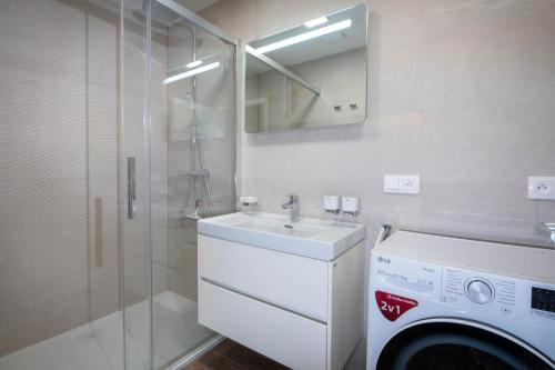 Bilik mandi di TATRYSTAY Armeria Apartments