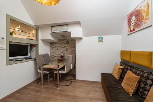 Apartman Neve