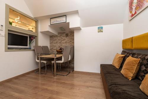 Apartman Neve