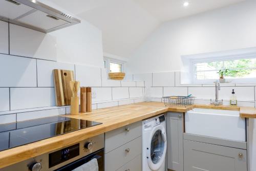 Dapur atau dapur kecil di The Retreat New Forest, Hinton
