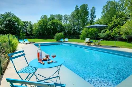 Photo de la galerie de l'établissement Maison périgourdine avec piscine & charme ancien, à Castillonnès
