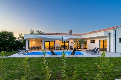 Villa Lim Silent by Istrialux