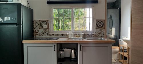 a kitchen with a sink and a window at Relax Ferrandiz in Málaga