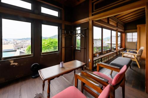 Un lugar para sentarse en 尾道の家 Onomichi House - 千光寺の麓 時を超える映画のワンシーンへ - Supported by COCOSTAY