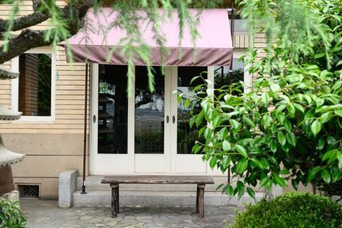 Un jardín fuera de 尾道の家 Onomichi House - 千光寺の麓 時を超える映画のワンシーンへ - Supported by COCOSTAY