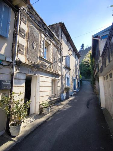 Maison des Remparts nichée sous la Cité
