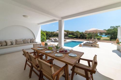 Πισίνα στο ή κοντά στο Paradiso Luxury Beachfront Villa