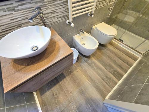 a bathroom with a sink and a toilet at Affittacamere Guest House Happy Holiday in La Spezia