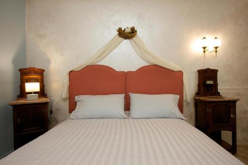 A bed or beds in a room at Torretta d'Assisi