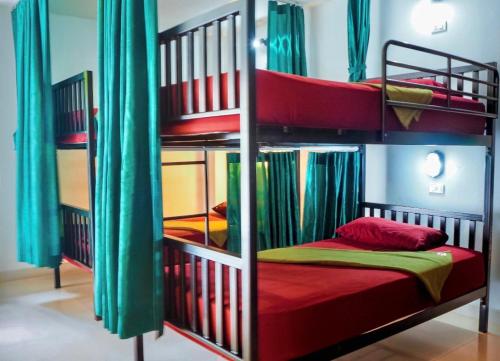 a bunk bed room with two bunk beds at Samui Backpacker Hotel in Bang Rak Beach