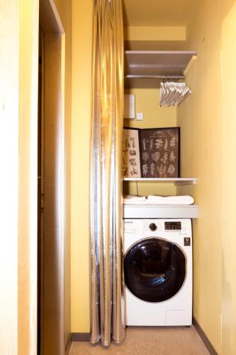 Studio Silver - Central City - Free Parking