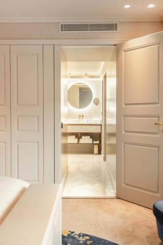 a bathroom with a door and a mirror at Hotel 717 in Amsterdam