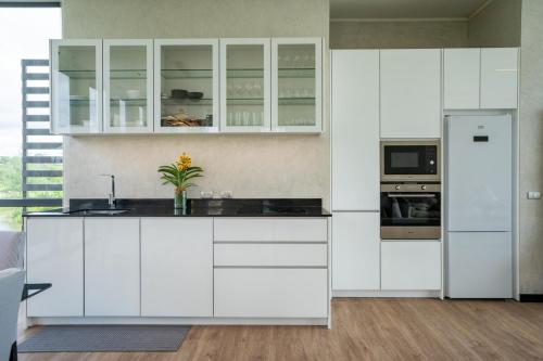 Dapur atau dapur kecil di Luxury Beachfront Sea-View Retreat & Pool in Natai