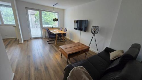 TV a/nebo společenská místnost v ubytování Liro Apartments Düsseldorf
