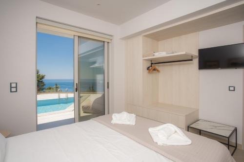 Postel nebo postele na pokoji v ubytování Calma Suites Lefkada