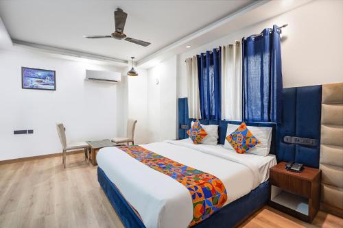 Postel nebo postele na pokoji v ubytování FabHotel Golden Eye Inn