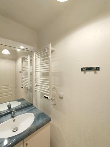 a bathroom with a sink and a mirror at La belle histoire in Montignac