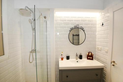Modern Apartment in Alicante Old Town - City Center - 300mt to the beach