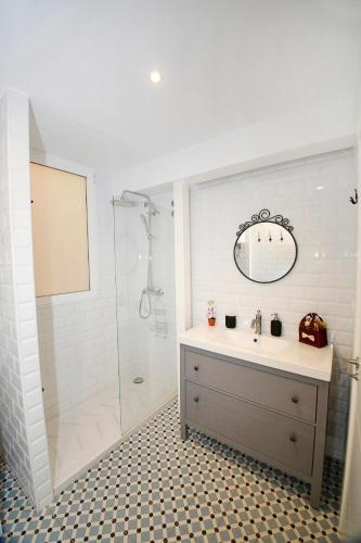 Modern Apartment in Alicante Old Town - City Center - 300mt to the beach