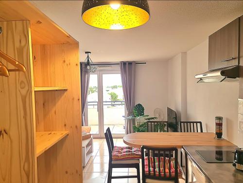 Joli studio calme et balcon au cœur du Lubéron proche du centre et gare