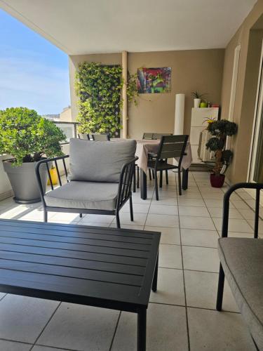 T3 Grande Terrasse, Métro Perrier