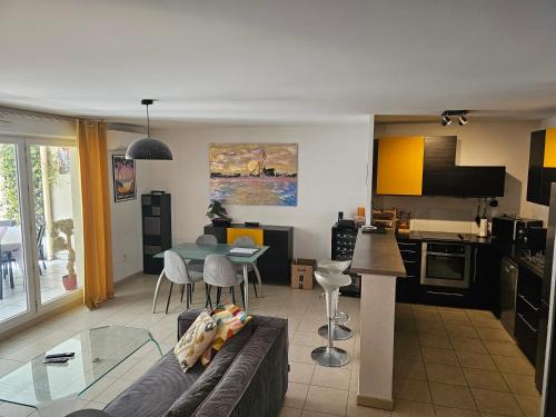 Photo de la galerie de l'établissement T3 Grande Terrasse, Métro Perrier, à Marseille