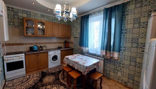 Коттеджный городок Вита -литовская, Голосеевский район, Динамо, Конча-Заспаにあるキッチンまたは簡易キッチン