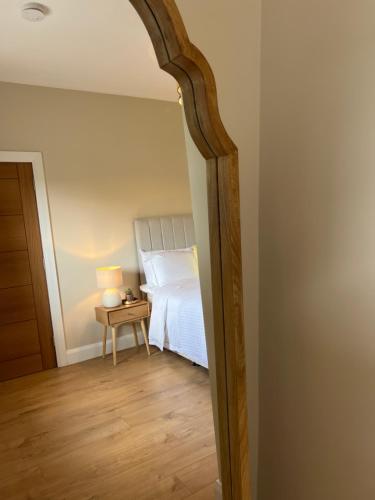 Postel nebo postele na pokoji v ubytování Fisherman's Cottage, 3 Beds, Wild Atlantic Way, Free Parking, Bike Hire