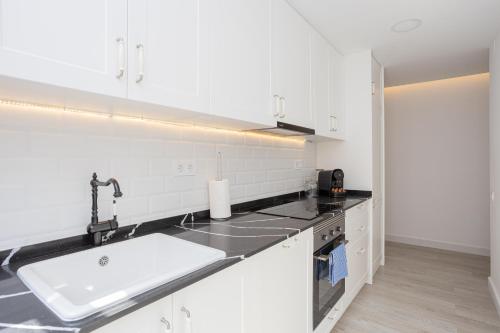 Bright & Stylish Flat In Trendy Grcia