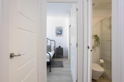 Bright & Stylish Flat In Trendy Grcia