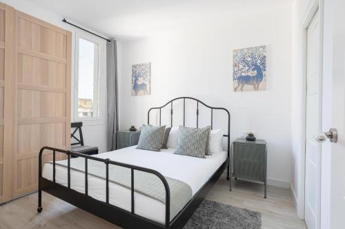 Bright & Stylish Flat In Trendy Grcia