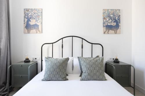 Bright & Stylish Flat In Trendy Grcia