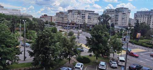 Nespecifikovaný výhled na destinaci Ploješť nebo výhled na město při pohledu z apartmánu